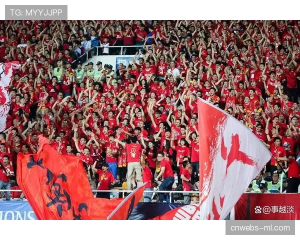 现场花絮:武汉主场球迷巨型TIFO致敬俱乐部成立二十周年 现场花絮:武汉主场球迷巨型TIFO致敬俱乐部成立二十周年